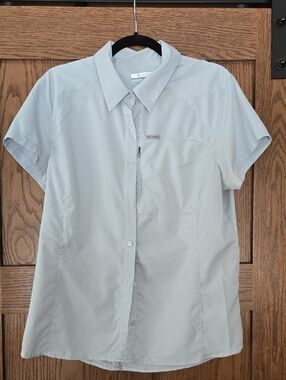 Columbia Light Gray Women's Short-Sleeve Button-Down Shirt